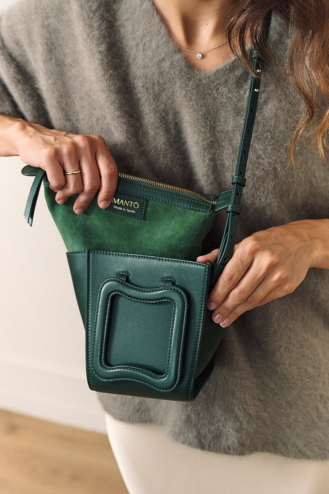 El proceso de fabricación de un bolso Made in Spain